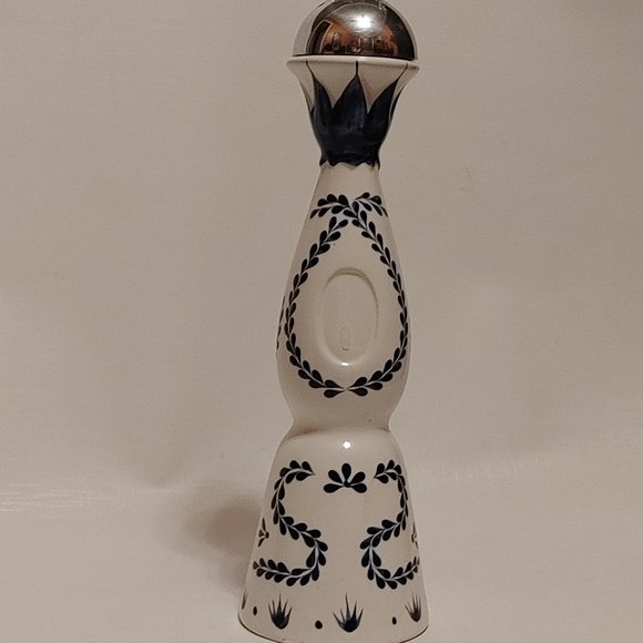 CLASE AZUL Accents Clase Azul Ultra Premium Reposado Tequila Hand